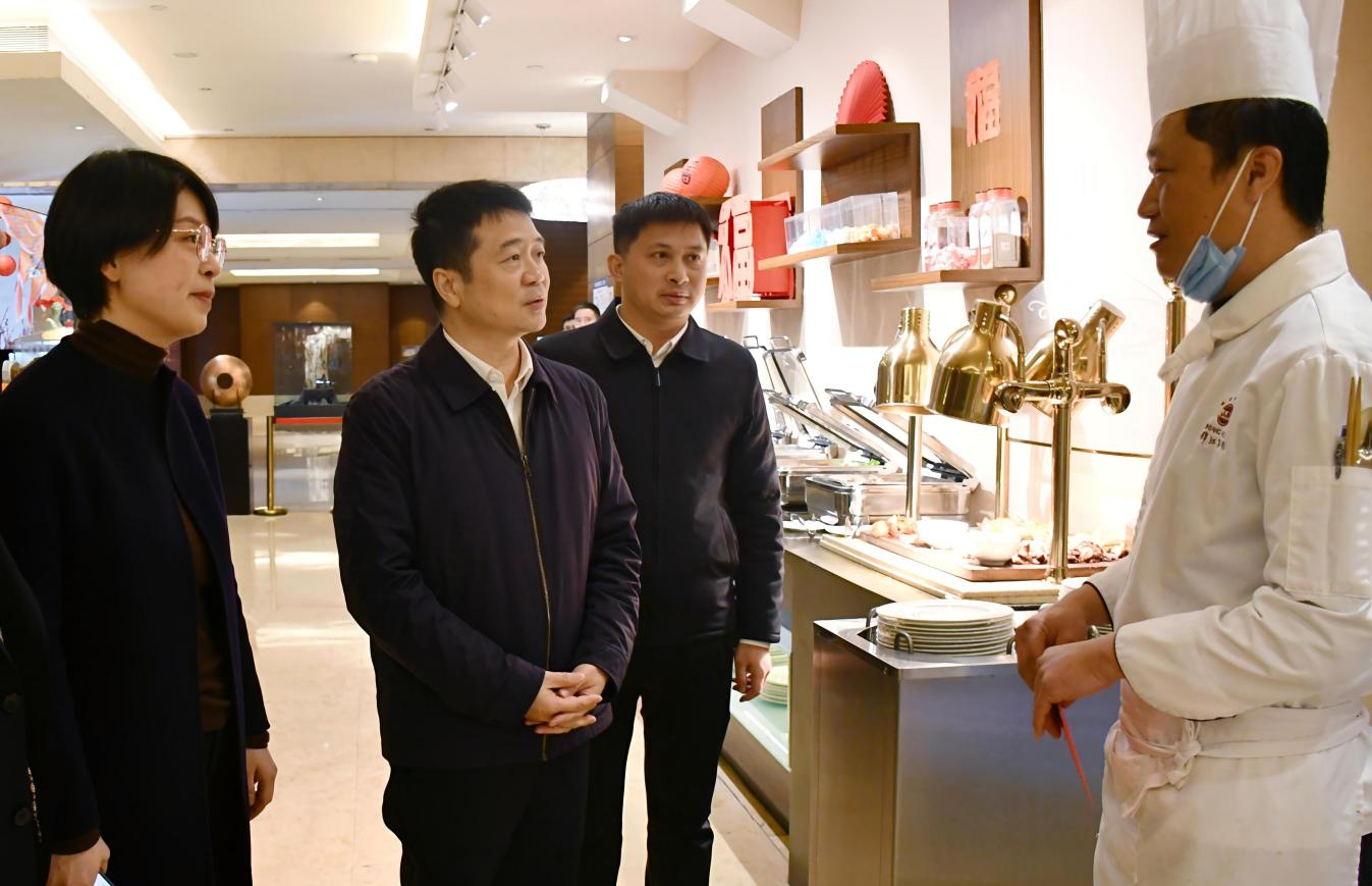 省金狮贵宾会集团领导率队开展春节前走访慰问